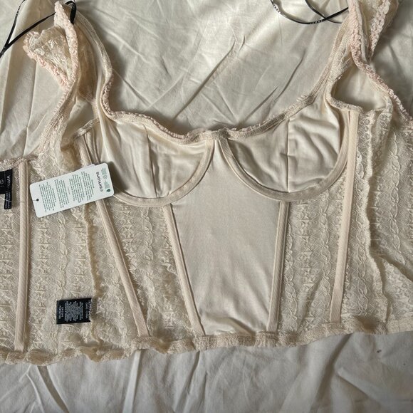 Elegant Cream Lace Women's Top - Picture 6 of 15